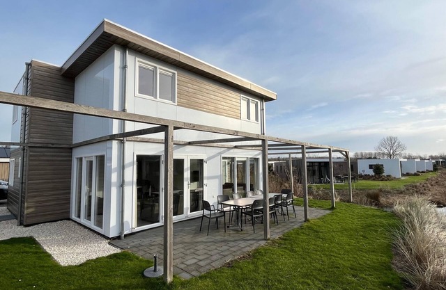 Nice chalet at 4.5 km. from Rockanje