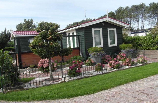 Nice chalet with garden, near the Wadden Sea
