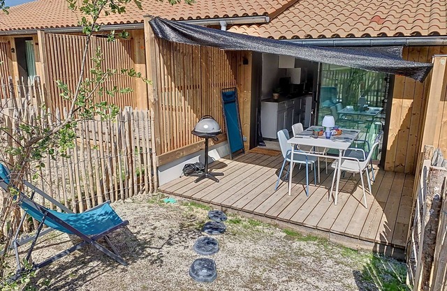 Nice flat by the lake in a residence with pool