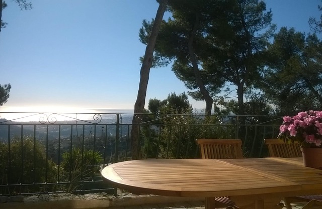 NICE Hills has CANTARON Villa 87m2, quiet terrace with panoramic views