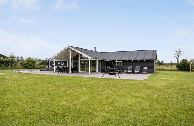 Nice home in ålbæk with sauna