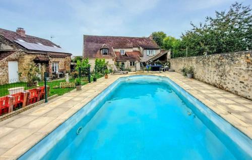 Nice Home In Boissy Le Châtel With Swimming Pool