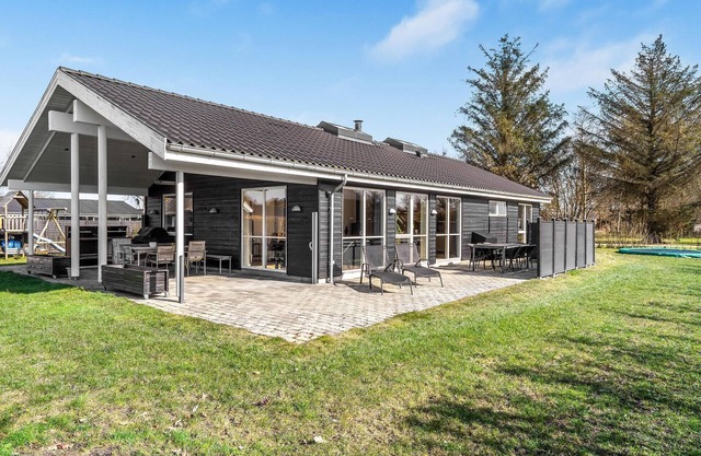 Nice home in Juelsminde with WiFi