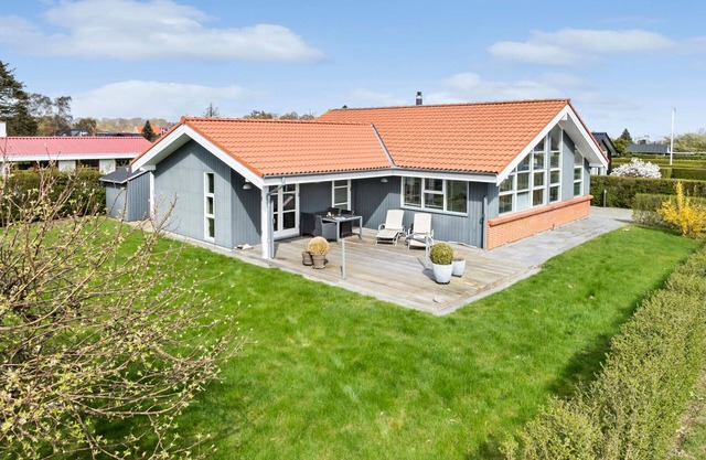Nice home in Juelsminde with kitchen