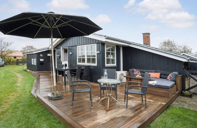 Nice home in Juelsminde with WiFi