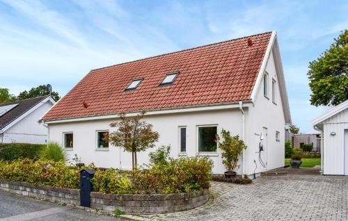 Nice Home In Kivik With Wifi