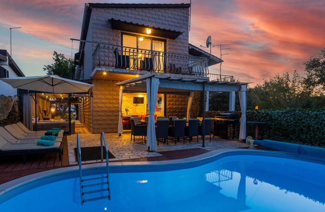 Nice home in Vantacici with WiFi