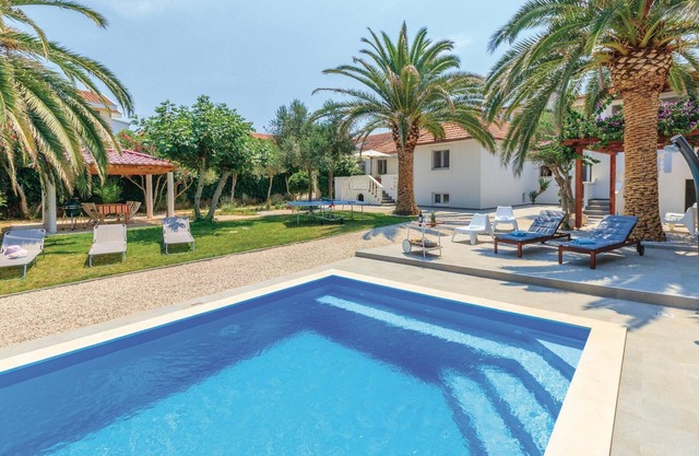 Nice home in Zdrelac with sauna