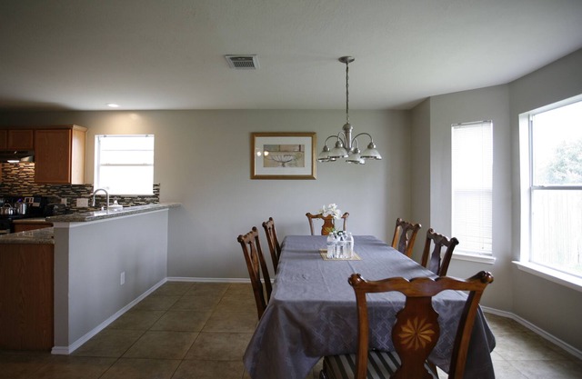 Nice House / Galleria Mall/ City Centre/China Town