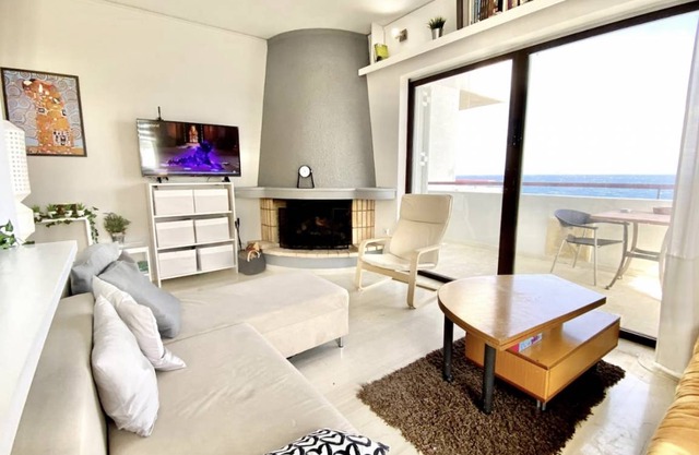 Nice Seafront Flat - Beach, Port & Athens Airport