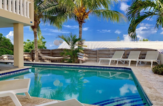 Nicely furnished apartment at the pool!