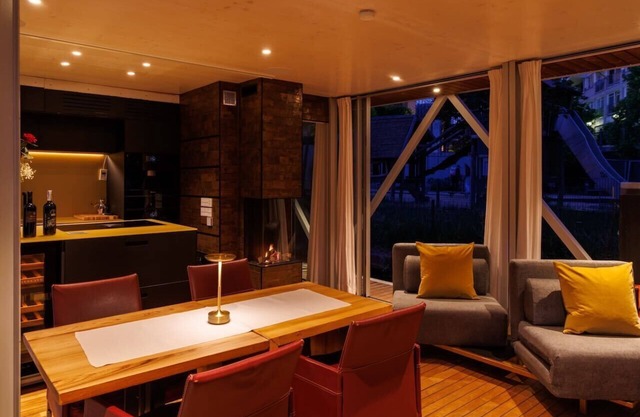 Nido - relax in style on Berlin's most exclusive and natural houseboat.