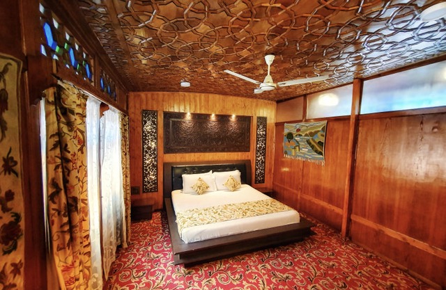 Nigeen Heritage Houseboats