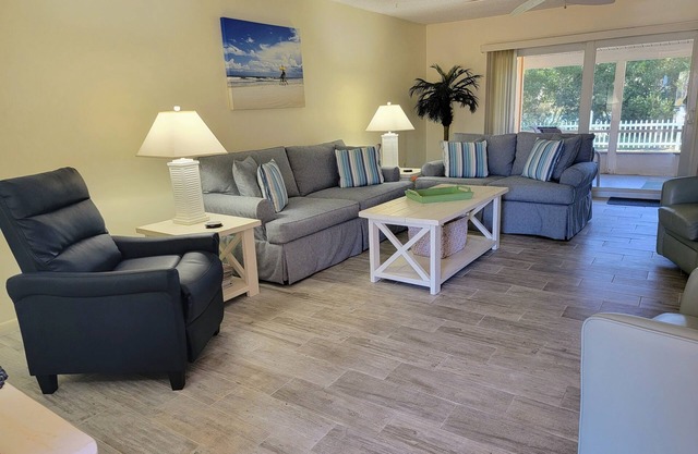 NIGHT OF LIGHTS! STEPS TO BEACH,2BR/2BA VILLA,CLEAN,QUIET,WIFI 5STAR REVIEWS!