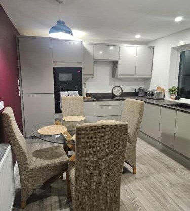 No 14, 3 BED all with SMART TV's, Fully Fitted Kitchen, Ample PARKING, Ideal for TRADES, BUSINESS, and NC500 longer stays contact Langley Cottages and Apartments, VAT registered