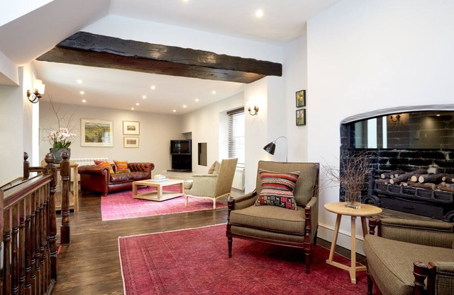 No. 17 Cottage, adjacent to the Abergavenny Hotel