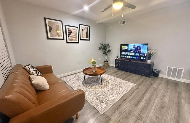 Nordic Style Apt Near Downtown Dallas Design District | 1 BR, 1BT, sleeps upto 5