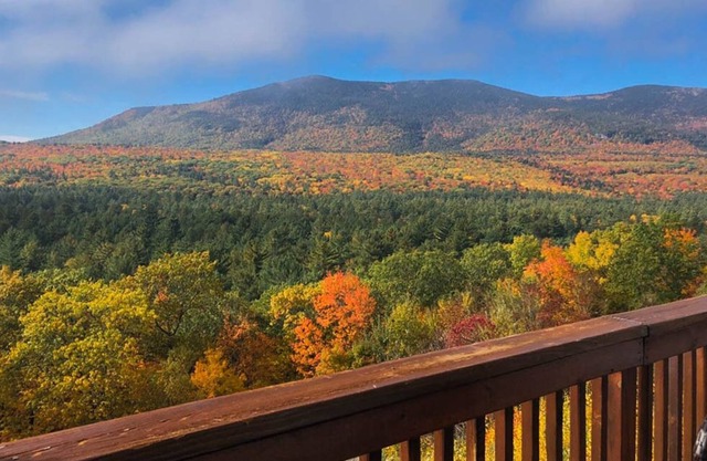 North Conway "Hidden Gem" with Panoramic Views!