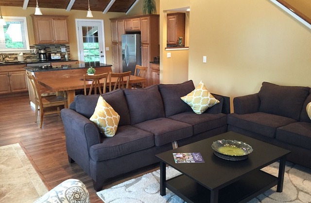 North Conway's Newest Combo of Comfort, Class & Country Living