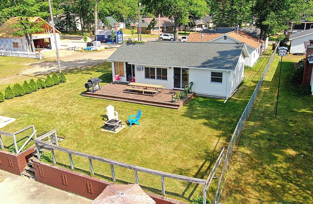 North View Cabins #3 - 2Bed/1Ba Direct Waterfront Cabin on Houghton Lake!