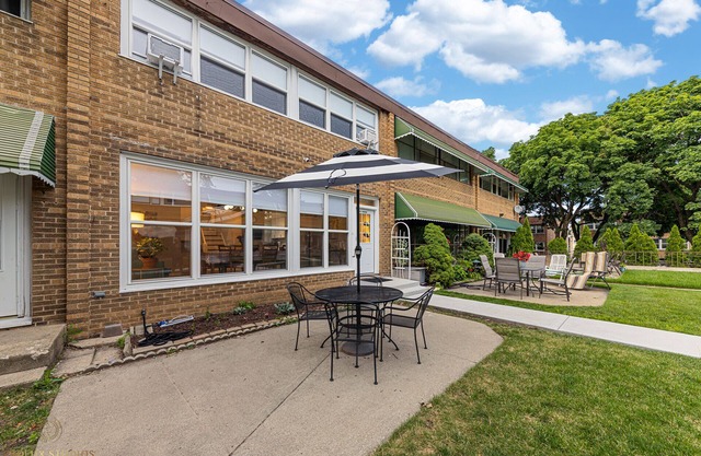 Northside FAMLYNEST - Lincoln Sq - 4BR/1.5BA/2P - Rare find