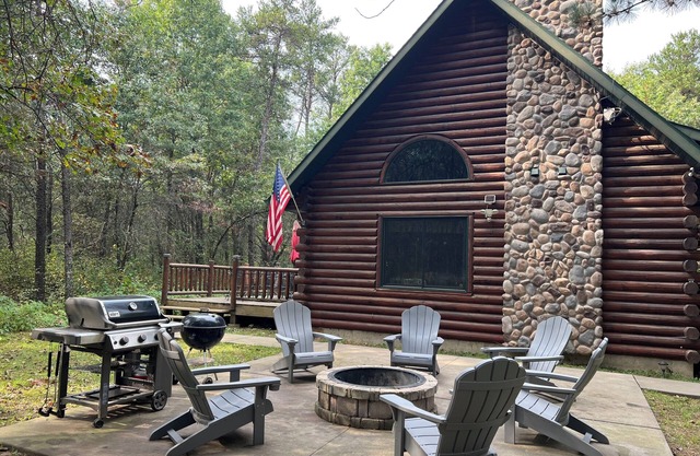 Northwoods Hideaway – Near Lake, Trails, Fireplace & Fire Pit for Year-Round Fun