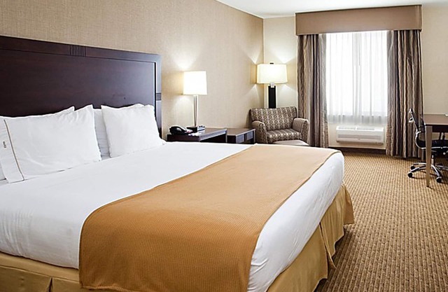 Norwood Inn Eagan - 1 King Bed Accessible Non Smoking
