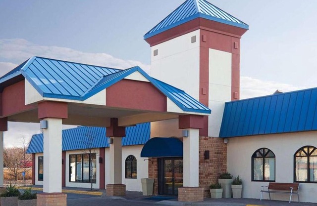 Norwood Inn & Suites Eagan St Paul & Mall of America