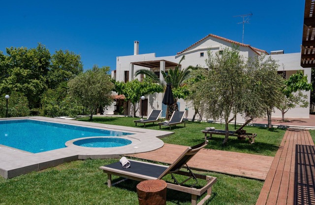 Nostos Villa, 50m2 pool, 2km from the beach!