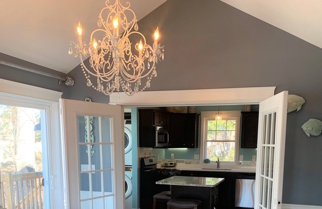 "NOT YOUR AVERAGE BEACH HOUSE" walk to Moody Beach to Footbridge ,distance Views