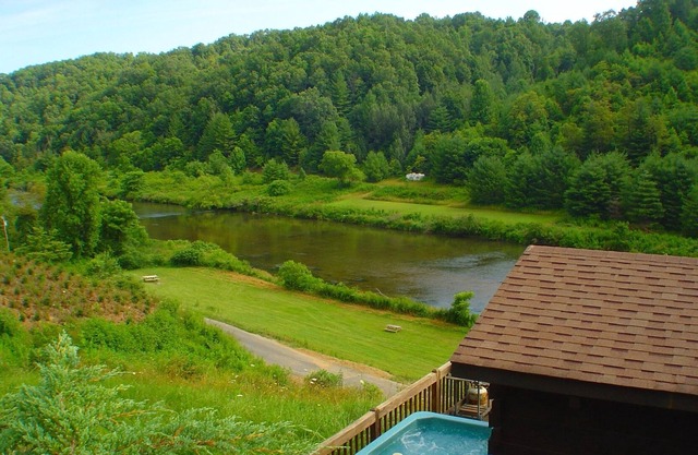 NOW BOOKING THE HIDEAWAY Cabin for Two w/Privacy Overlooking River w/Hot Tub!