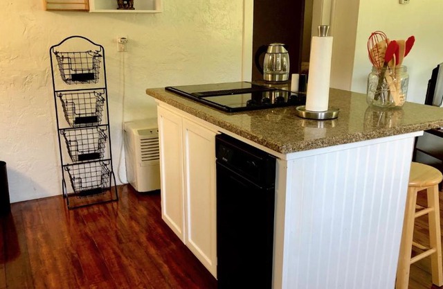 Nugget Place-Includes three separate two bedroom units near Mendenhall Glacier-DISCOUNTS ON TOURS!