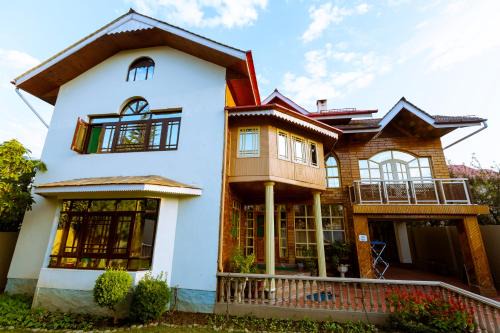 Nuh Villa - Luxury stay with Kashmiri Warmth