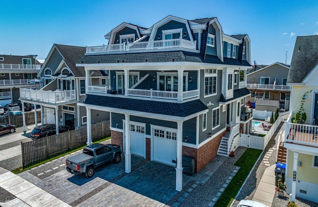 Number 1 Beach House 25th Street - park and walk perfect location!