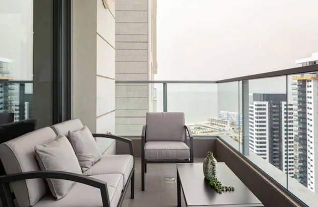 O&O Group-Fresh 3BR APT 32 Floor See View Tower