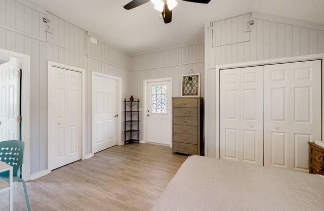 Oak St Oasis |5-minutes to historic Downtown!