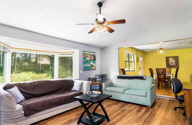 ~Oak Tree Oasis Sleeps 10 Extra Parking~