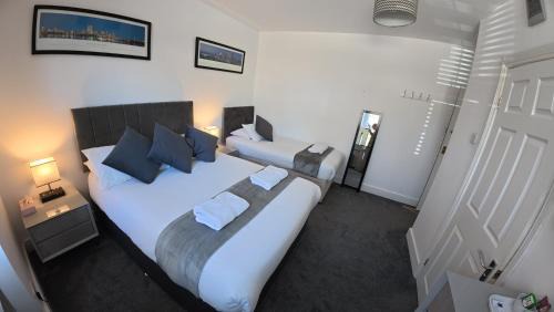 Oakhurst Gatwick B&B & bookable Holiday parking deals GATWICK transport