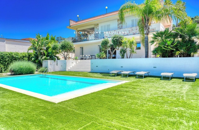 Oasis Elegant Luxury Pool - Panoramic View! By Sicily Home Solutions