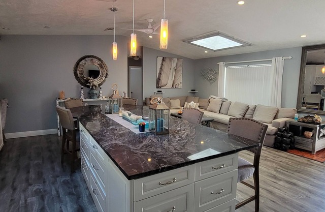 Oasis! Has Great Reviews! Heated Pool, Bocce Court, Close to It All!