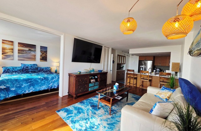 Ocean and Marina View Suite, Spacious, Quiet and Peaceful with Amazing Sunsets