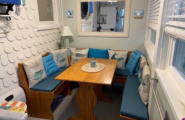 OCEAN BLOCK Downtown Rehoboth Beach 2BR Condo Sleeps 6
