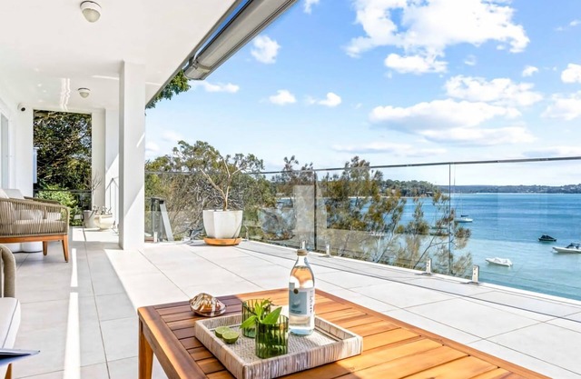 Ocean Front Luxury The Lambeth Walk