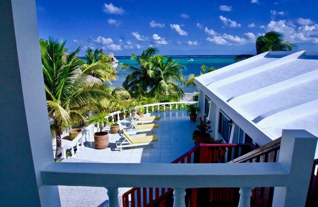 Ocean Front Villa, In Town, Dream Casa Belize!