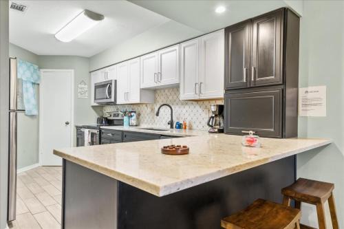 Ocean Hibiscus - Oceanfront Resort