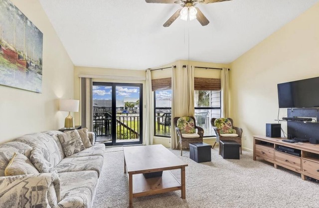 Ocean Mile L-7 is a splendid 1 bedroom / 1 bath townhome with beautiful views.