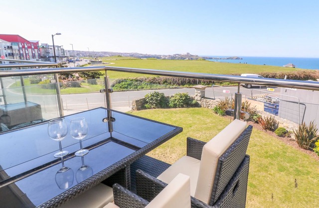 OCEAN SEVEN, family friendly, country holiday cottage in Newquay