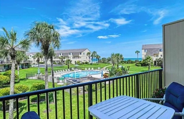 Ocean View Beach condo in St. Augustine great for Golf, Fishing, NASA, & Disney
