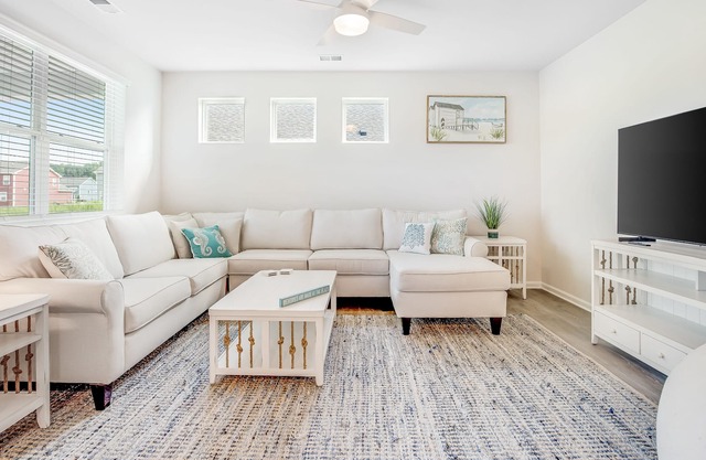 Ocean View Beach Club getaway with fast WiFi, patio, pool & sauna
