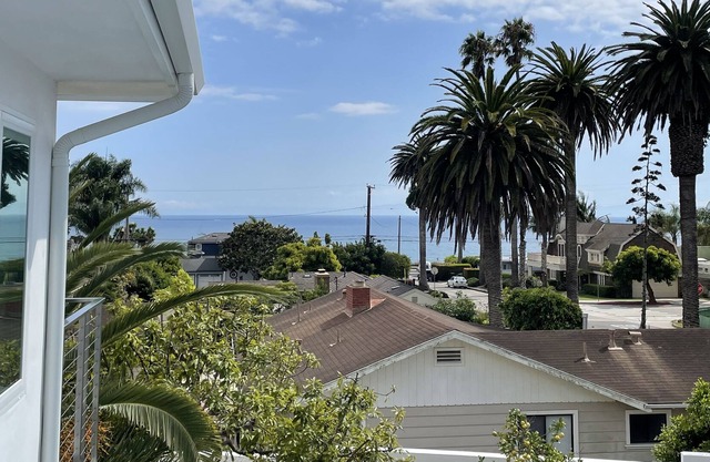 Ocean view retreat in Santa Barbara, just steps to beach—1 BD/1 BA, sleeps 2-4